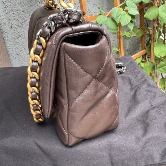 Chanel Medium 19 Shiny Lambskin Quilted Flap Crossbody - Picture 8 of 16